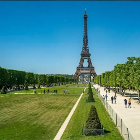 Cosy Flat / Tour Eiffel Area Parijs