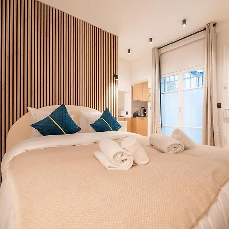 Cosy Flat / Tour Eiffel Area Paříž